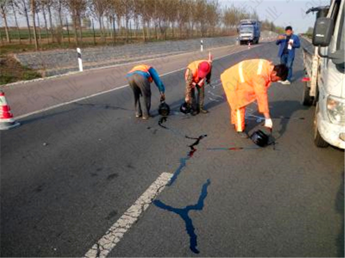 關于公路路面灌縫材料的常見問題