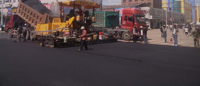 水泥路面加鋪橡膠瀝青混凝土（白改黑工程）